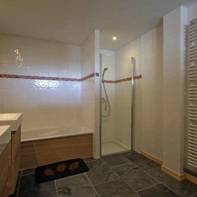 Chalet spacieux et rénové · Terrasse · Capacité 10 personnes · Wifi gratuit - FR-1-346-570 - Chalet - 12