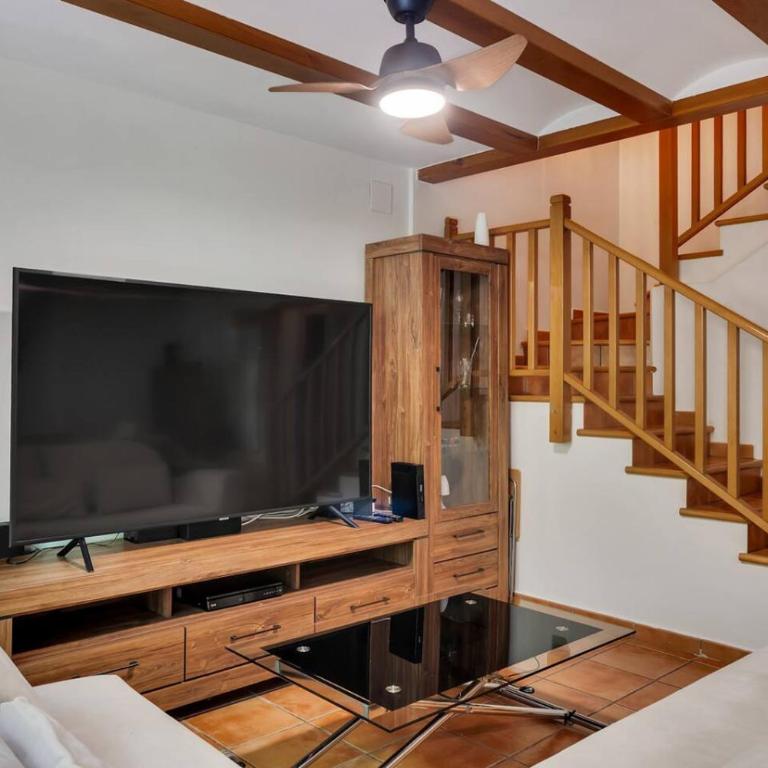 Steps to Arenal Beach - 4BR Home, Pool, Garage & BBQ - Casa - 40