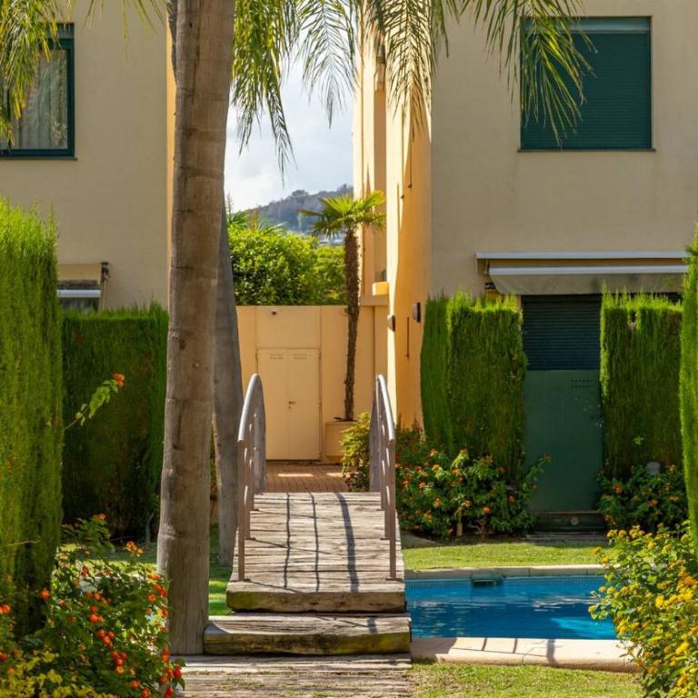 Steps to Arenal Beach - 4BR Home, Pool, Garage & BBQ - Casa - 21