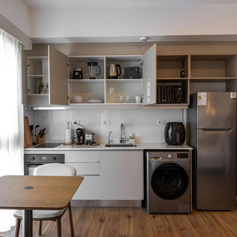 Design, Comfort, Ultra-Fast WiFi and Balcony View - Apartamento - 3