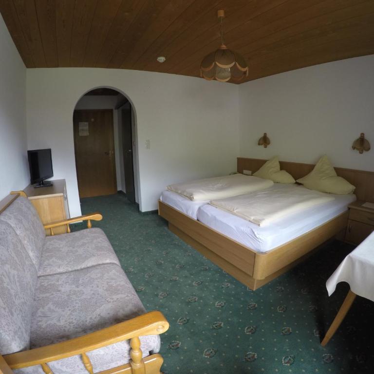 Gästehaus Alpenland - Standard Doppelzimmer mit Balkon - 6