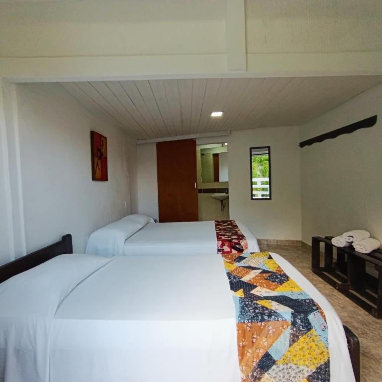 The Rock House Eco - Habitación Triple con baño privado y aire acondicionado - 8