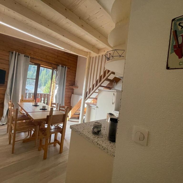 F3 Duplex 2 chambres 35m2 Multipass inclus Garage privé - Apartamento de 2 dormitorios con balcón - 1