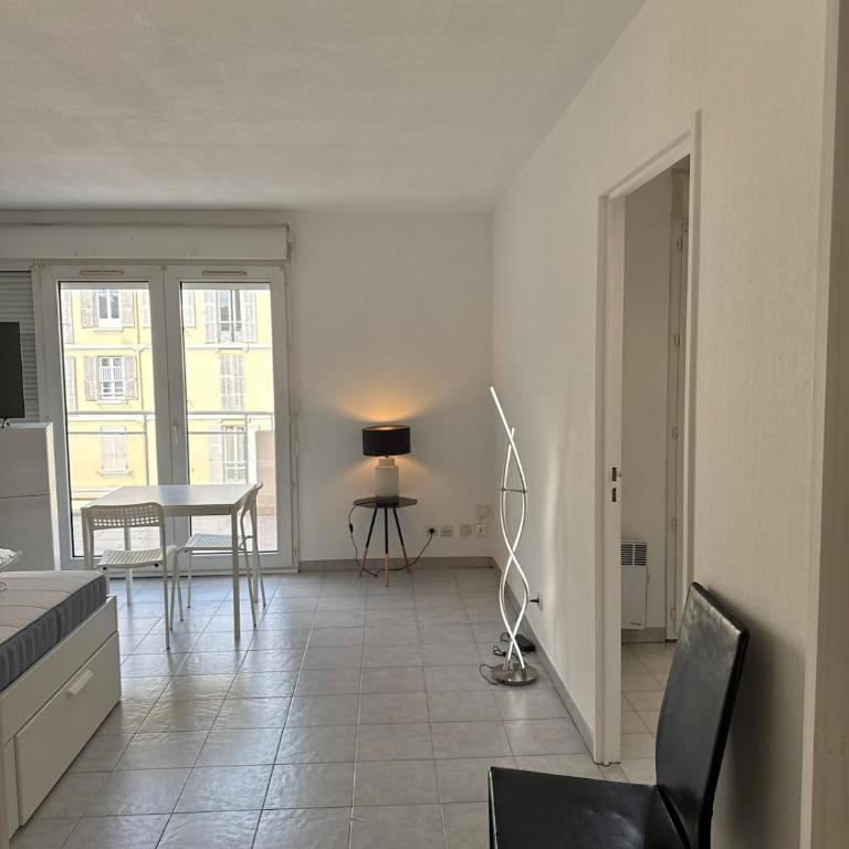 Big, comfortable studio minutes from MC borders - Appartement 1 Chambre - 6