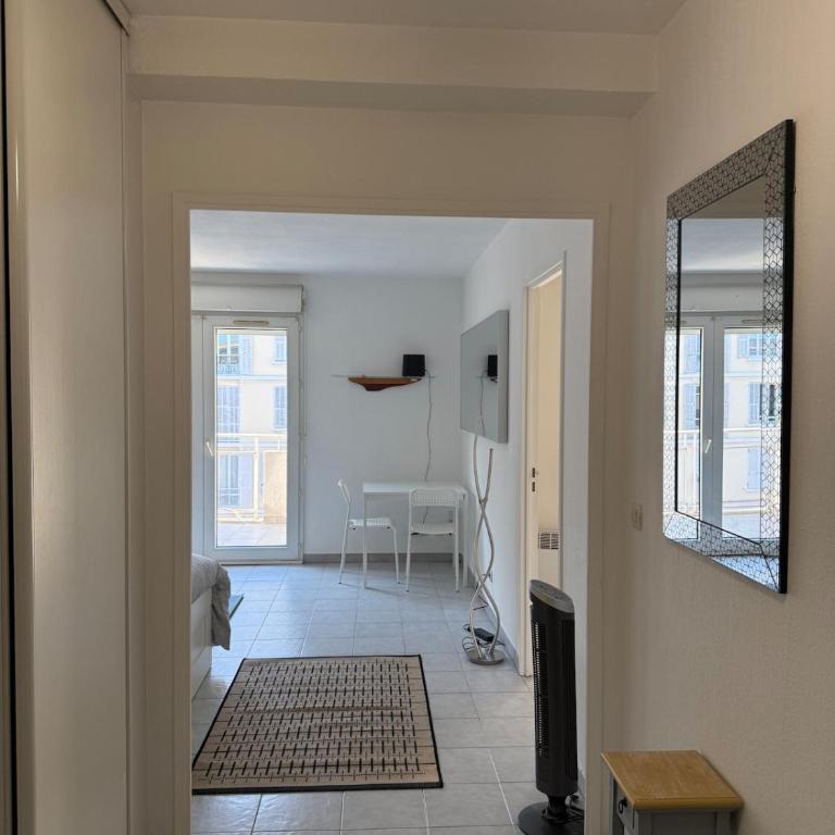 Big, comfortable studio minutes from MC borders - Appartement 1 Chambre - 10