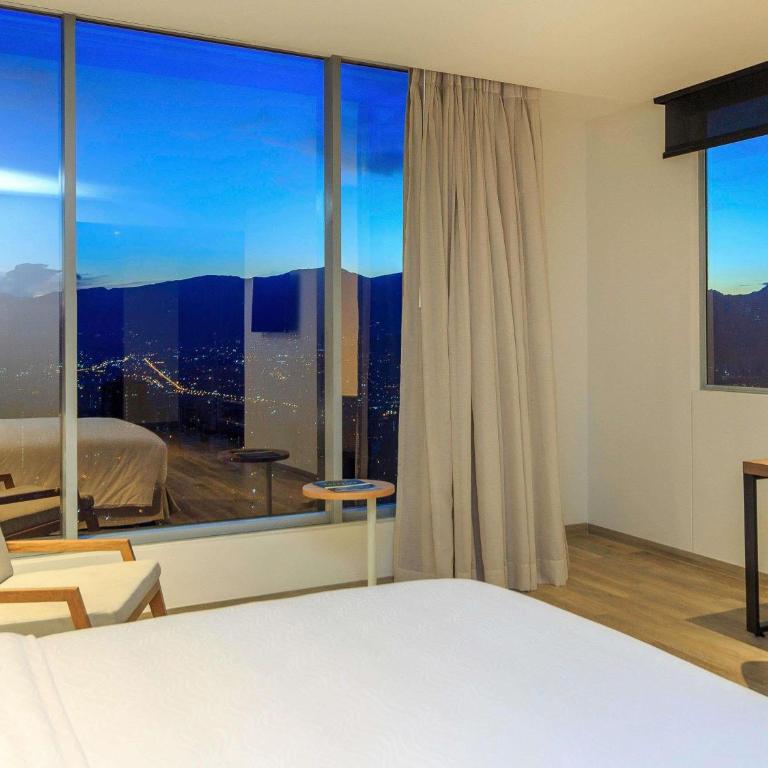 Novotel Medellin El Tesoro - Habitación Deluxe con cama extragrande - 2