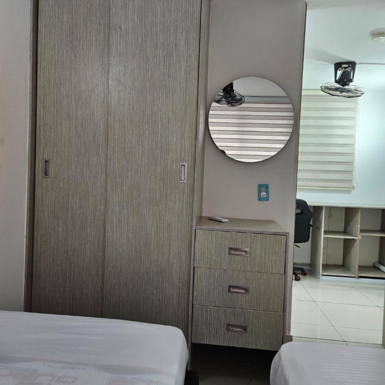 Apartamento Cómodo y Residencial con parqueo - Three-Bedroom Apartment - 18