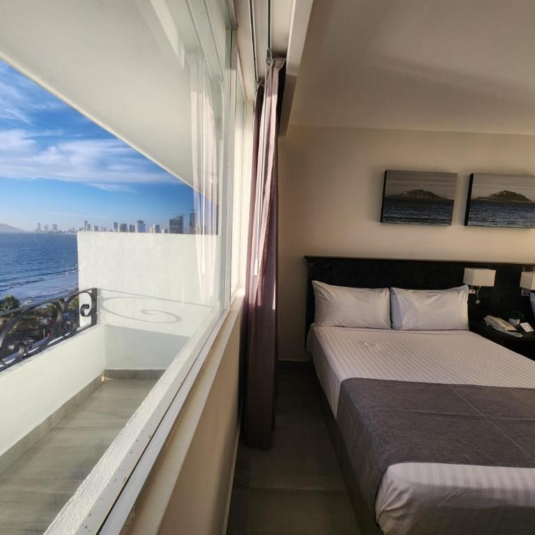Hacienda Mazatlán sea view - Double Room with 2 Double Beds - 13