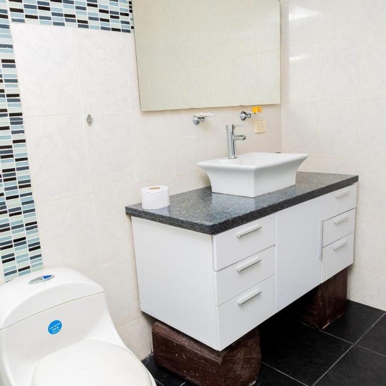 Departamento Bocagrande cerca a playas - Four-Bedroom House - 39