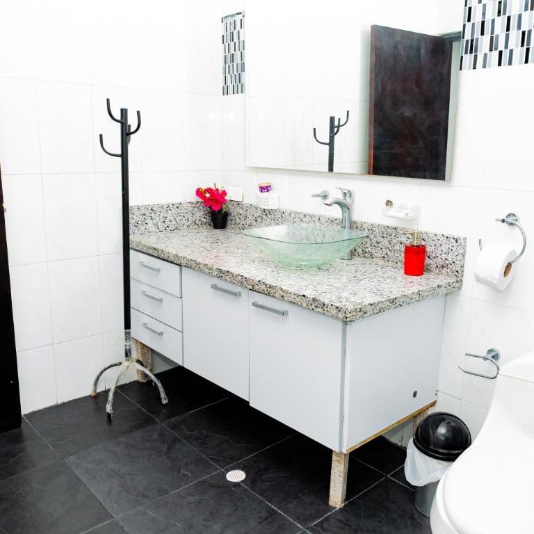 Departamento Bocagrande cerca a playas - Four-Bedroom House - 23