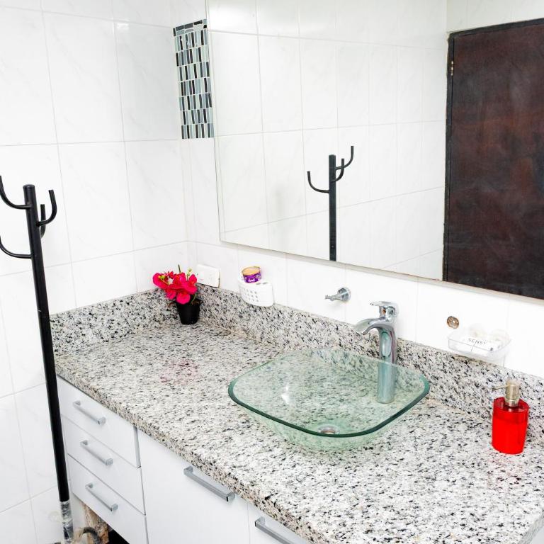 Departamento Bocagrande cerca a playas - Four-Bedroom House - 25