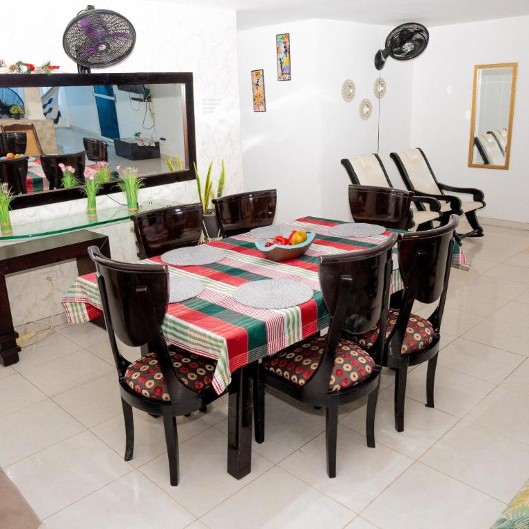 Departamento Bocagrande cerca a playas - Four-Bedroom House - 29