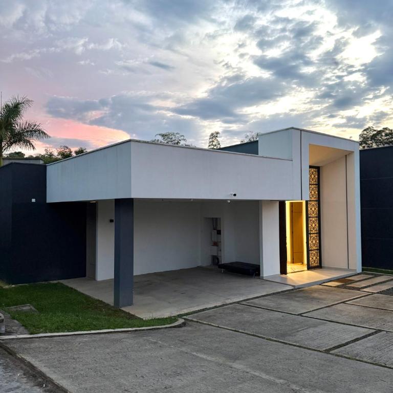 Cómoda y tranquila casa de lujo sector cerritos - Villa - 40