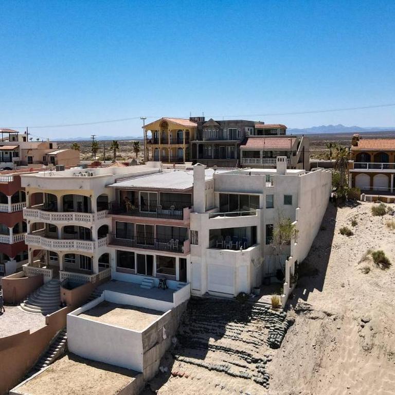 Gorgeous beach front condo - Casa - 22