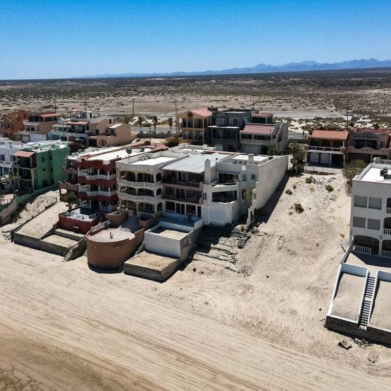 Gorgeous beach front condo - Casa - 24