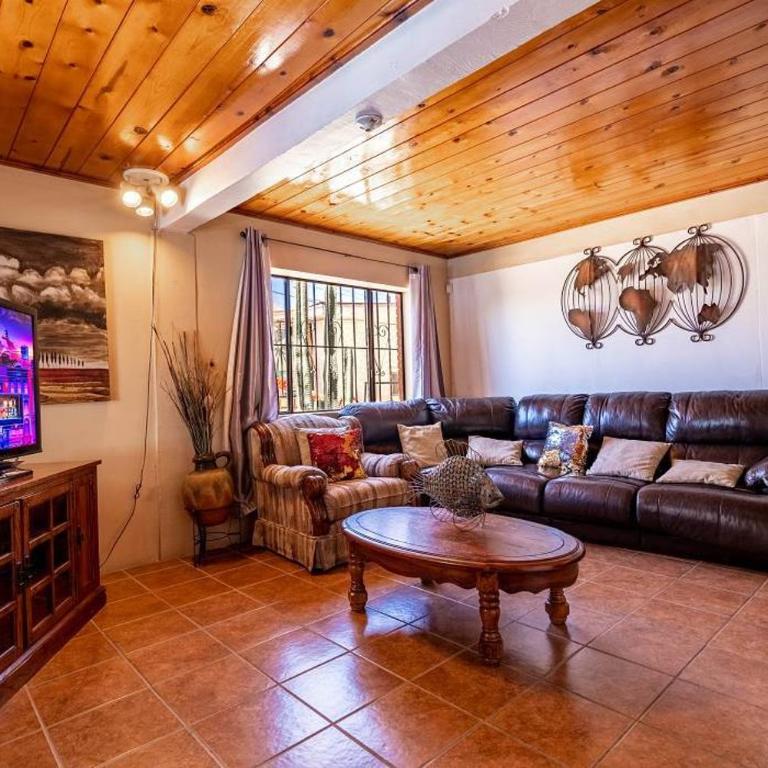 Huge Family 5 bedroom sleeps 16 with private pool home - Casa - 7