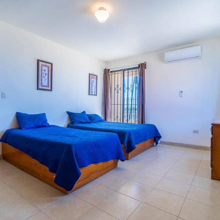 InTown Beach front condo - Casey`s condo 1 - Casa - 9