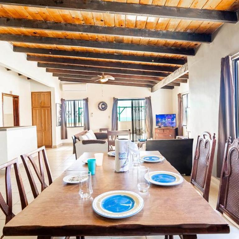 InTown Beach front condo - Casey`s condo 1 - Casa - 11