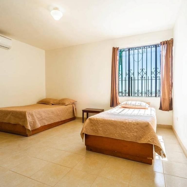 InTown Beach front condo - Casey`s condo 1 - Casa - 18