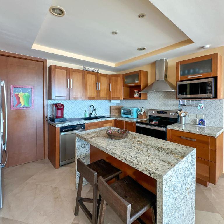 Waves & Relaxation Oceanfront 2BR Family Condo - Apartamento - 18