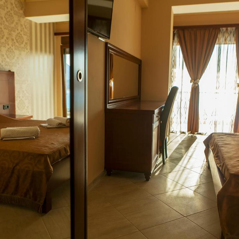 Hotel Velkom - Dvokrevetna soba sa Bračnim Krevetom, Terasom i Pogledom na More - 9