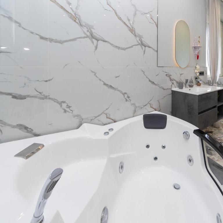 Fabiola Guest House - Suite con Vasca Idromassaggio - 2