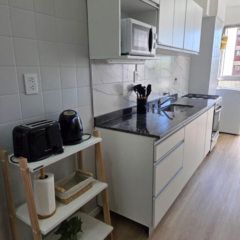 Luminoso Depto de 2 Amb Zona Guemes - One-Bedroom Apartment - 2