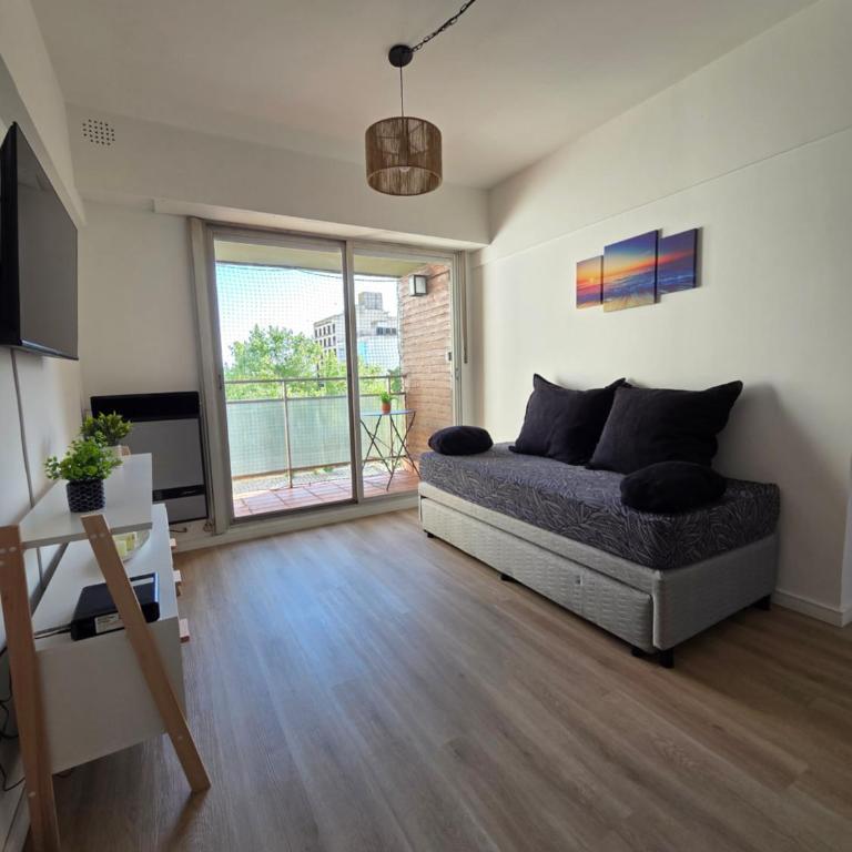 Luminoso Depto de 2 Amb Zona Guemes - One-Bedroom Apartment - 10
