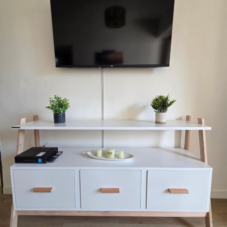 Luminoso Depto de 2 Amb Zona Guemes - One-Bedroom Apartment - 11