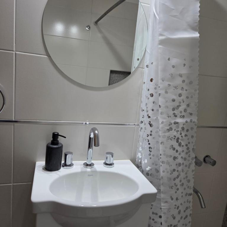 Luminoso Depto de 2 Amb Zona Guemes - One-Bedroom Apartment - 12