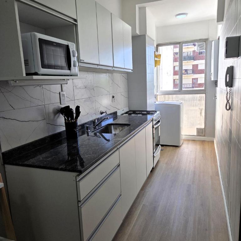 Luminoso Depto de 2 Amb Zona Guemes - One-Bedroom Apartment - 25