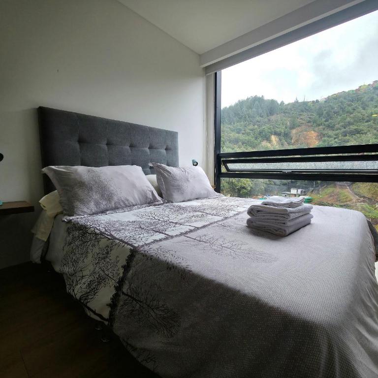 Escápate a la Montaña; Vista Panorámica, Usaquén Bogotá - Apartamento con vistas a las montañas - 3