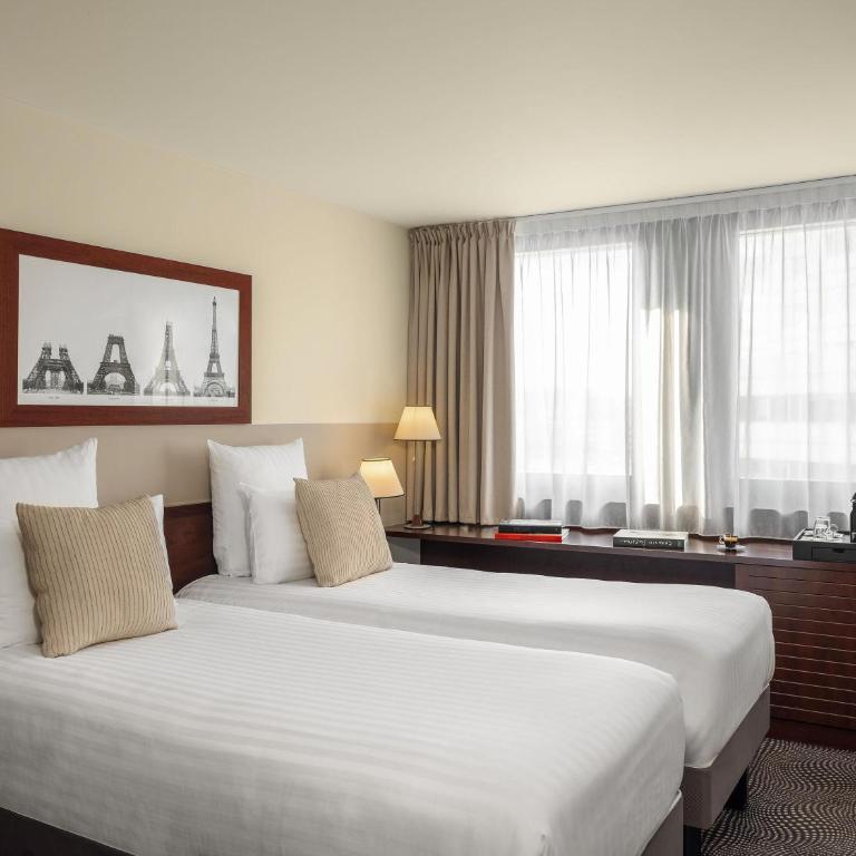 Mercure Paris Gare Montparnasse TGV - Chambre Familiale avec 1 Lit Double et 2 Lits Simples - 2