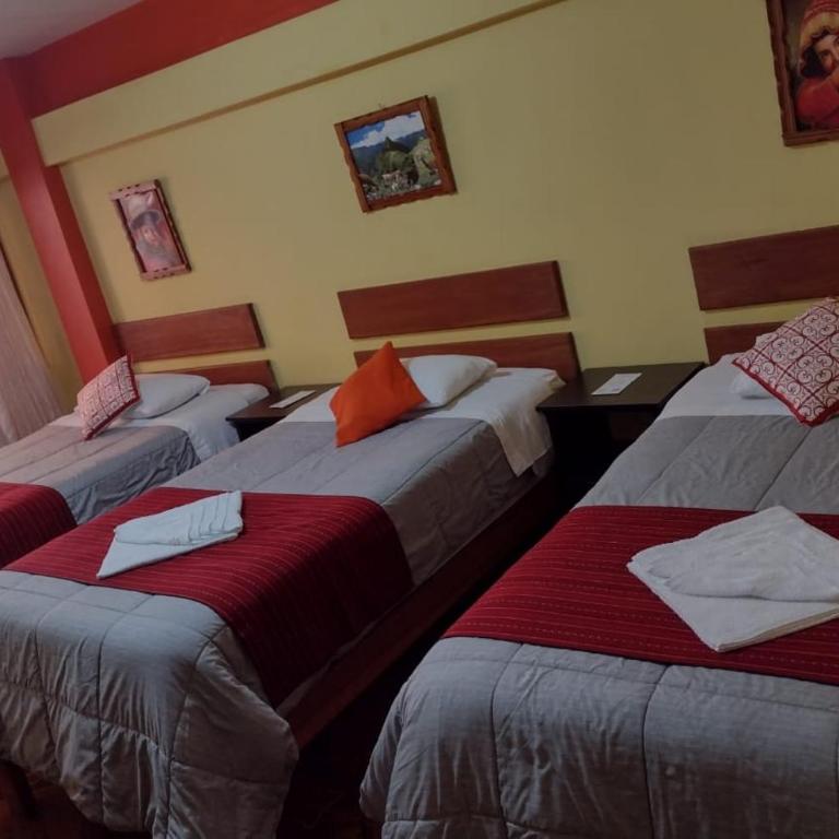 Hospedaje Tres Cruces - Habitación Triple con baño privado - 3