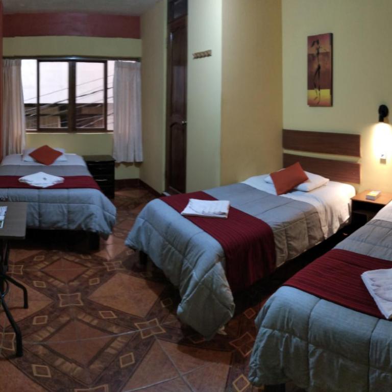 Hospedaje Tres Cruces - Habitación Triple con baño privado - 1