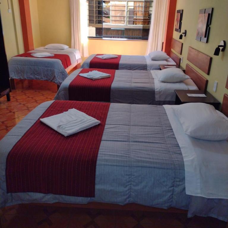 Hospedaje Tres Cruces - Habitación Cuádruple con baño privado - 10