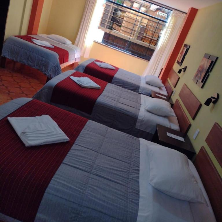 Hospedaje Tres Cruces - Habitación Cuádruple con baño privado - 8