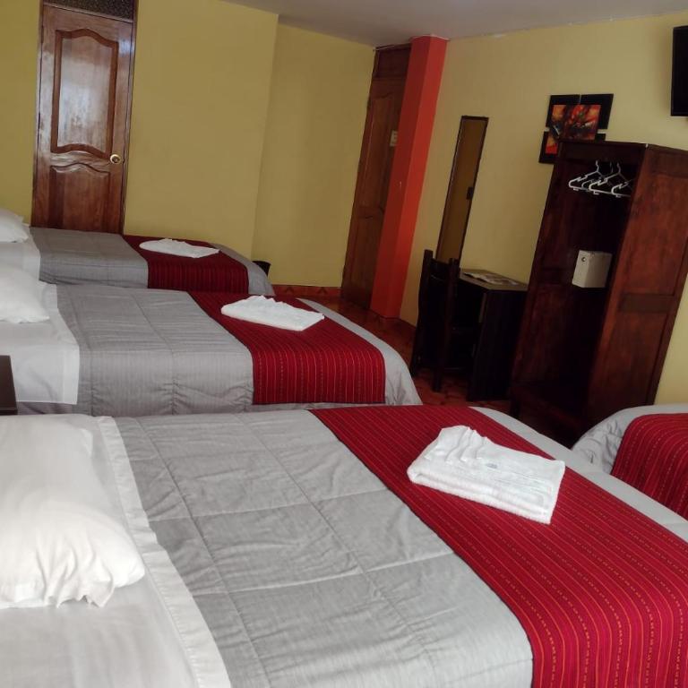 Hospedaje Tres Cruces - Habitación Cuádruple con baño privado - 13