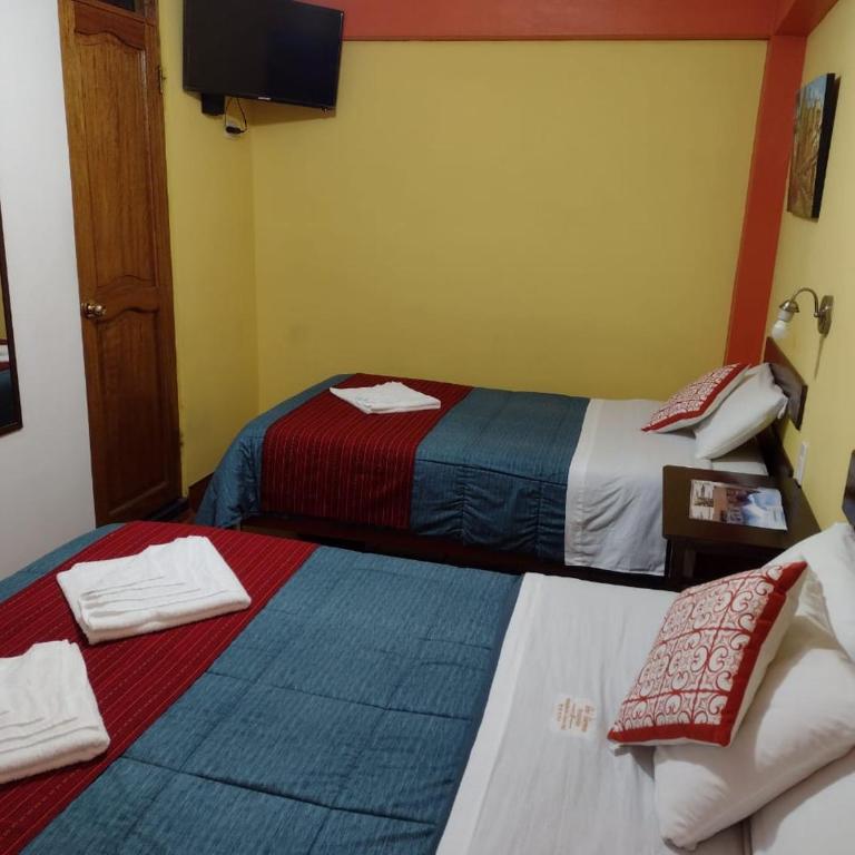 Hospedaje Tres Cruces - Habitación Familiar con baño privado - 7