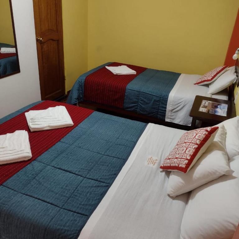 Hospedaje Tres Cruces - Habitación Familiar con baño privado - 4