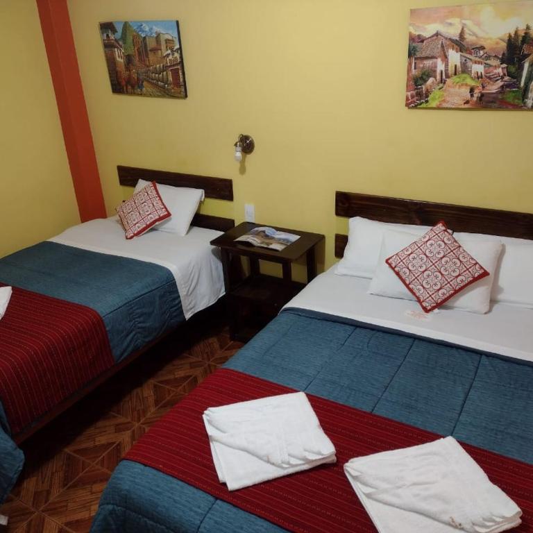 Hospedaje Tres Cruces - Habitación Familiar con baño privado - 5