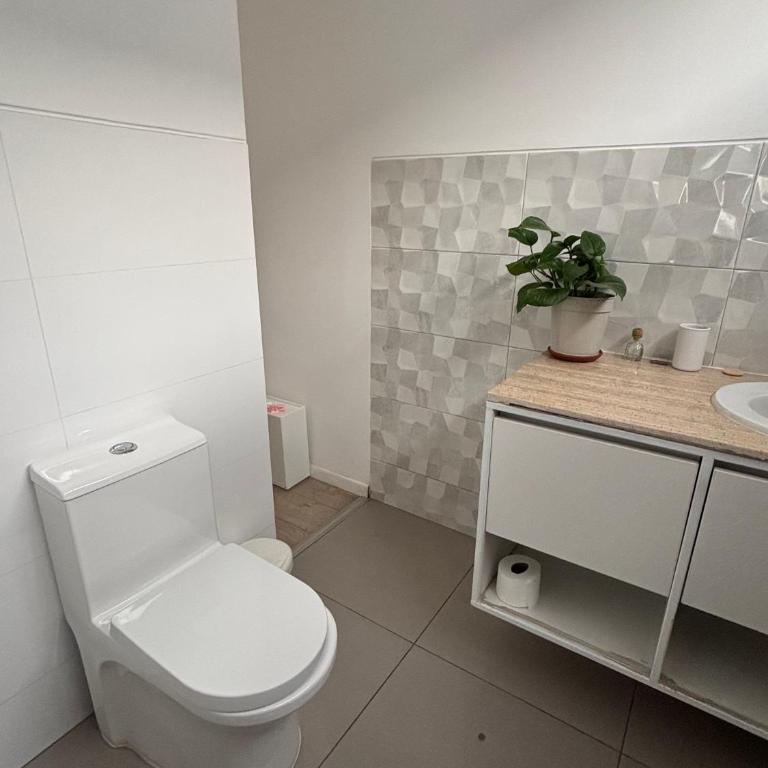 Casa amplia y acogedora, en Miraflores - Three-Bedroom Home - 2