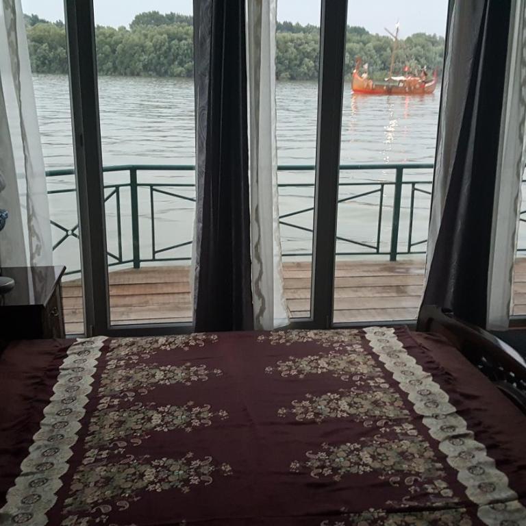 Hostel Otard - Deluxe Double Room (2 Adults + 1 Child) - 6