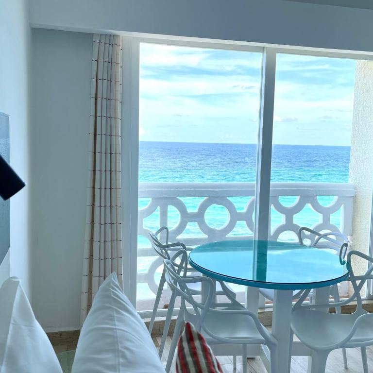 Beachside Apartments Cancun - Studio Apartment with Sea View - 3