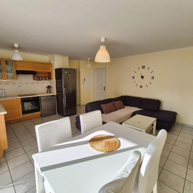 Neuf, 2 chambres, tout confort, ascenseur,Wifi....à pied de la Marina - Appartement 2 Chambres avec Balcon - 2