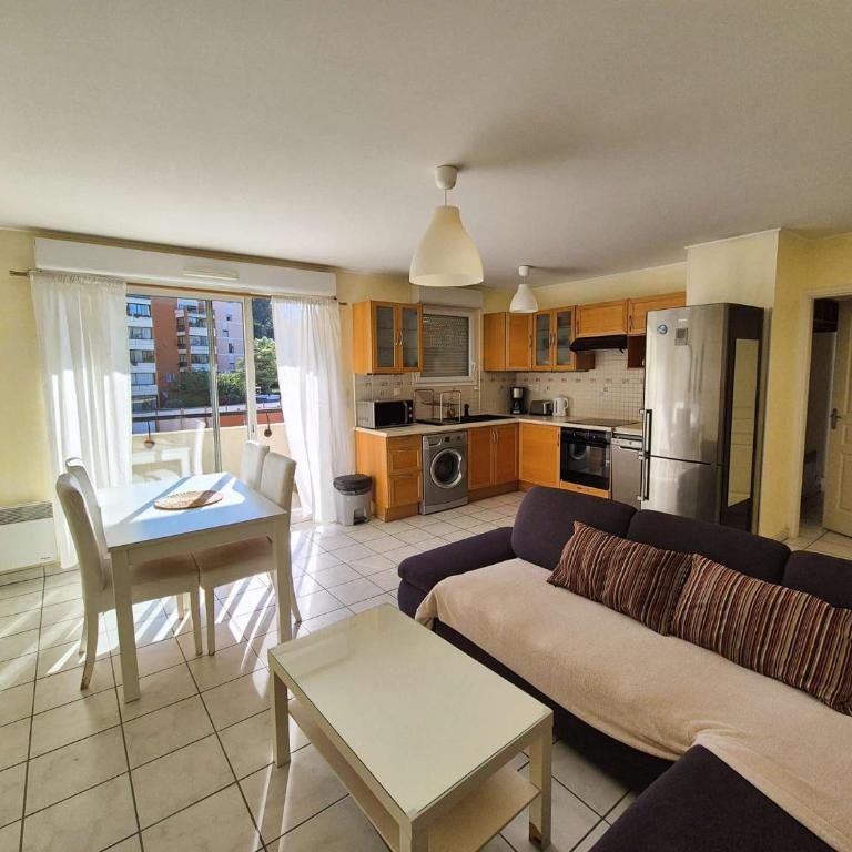 Neuf, 2 chambres, tout confort, ascenseur,Wifi....à pied de la Marina - Appartement 2 Chambres avec Balcon - 4