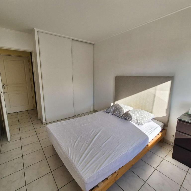 Neuf, 2 chambres, tout confort, ascenseur,Wifi....à pied de la Marina - Appartement 2 Chambres avec Balcon - 9
