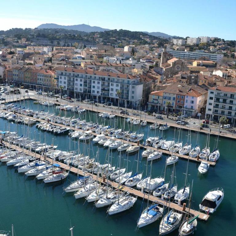 Neuf, 2 chambres, tout confort, ascenseur,Wifi....à pied de la Marina - Appartement 2 Chambres avec Balcon - 10