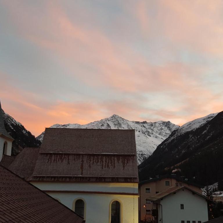 Gasthof Pension Santeler - Double Room with Balcony - 8