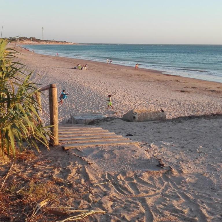 En Finca Las Dunas dos Chalets con jacuzzis en primera linea de playa , uno de 4 dormitorios y otro de 2 dormitorios, Llama al Seiscientos veintisiete Cuatrocientos diecisiete Trescientos noventa y ocho - Bungalow frente a la playa - 23